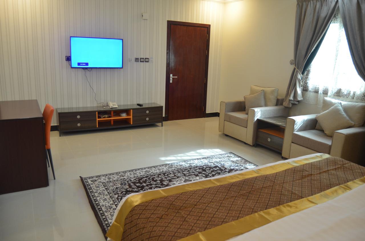 Almanzel Althahabi Aparthotel Dammam Esterno foto